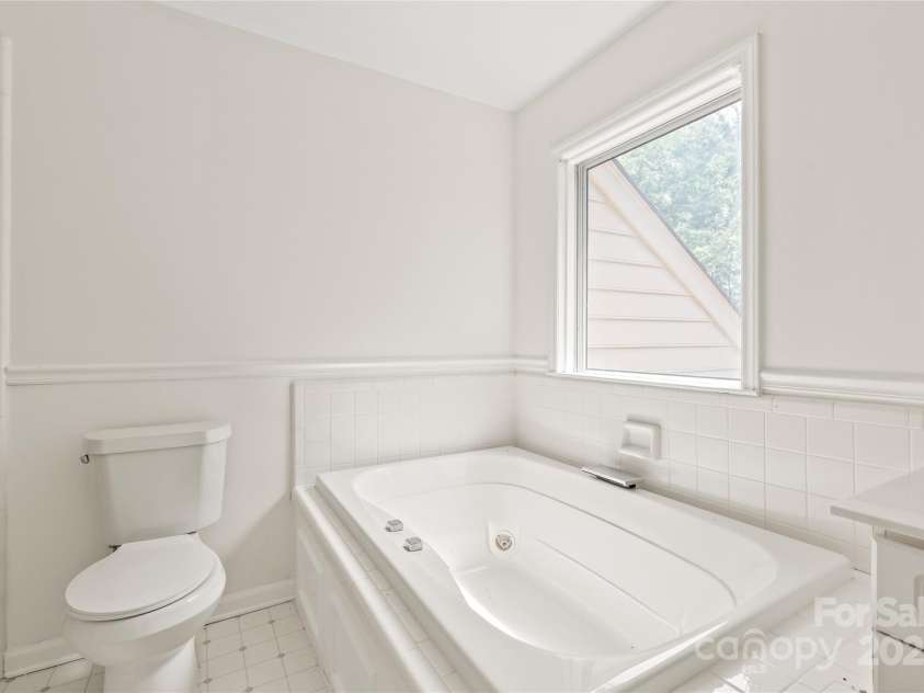 114 Sardis Plantation Drive, Matthews, NC 28105.  MLS# CAR4264021, YatesRealty ID 19030. 