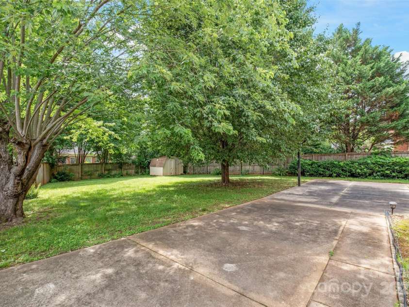 114 Sardis Plantation Drive, Matthews, NC 28105.  MLS# CAR4264021, YatesRealty ID 19030. 