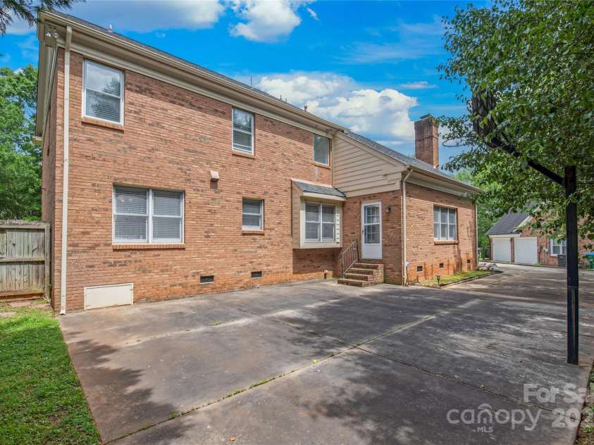 114 Sardis Plantation Drive, Matthews, NC 28105.  MLS# CAR4264021, YatesRealty ID 19030. 