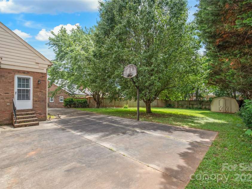 114 Sardis Plantation Drive, Matthews, NC 28105.  MLS# CAR4264021, YatesRealty ID 19030. 