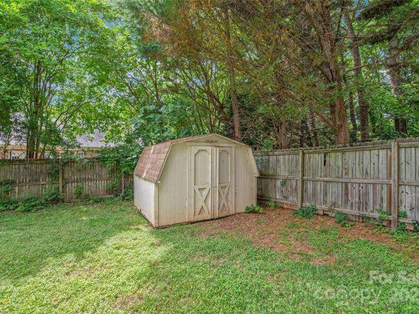 114 Sardis Plantation Drive, Matthews, NC 28105.  MLS# CAR4264021, YatesRealty ID 19030. 