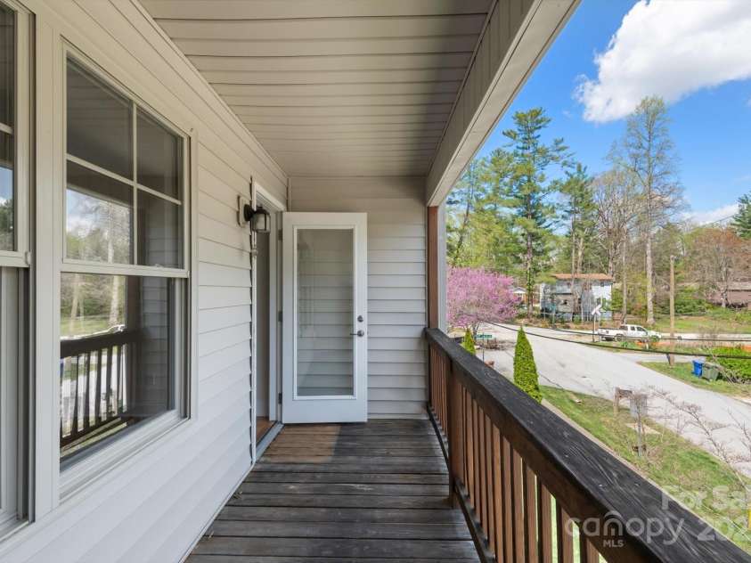 252 Unit F Wash Creek Drive, Hendersonville, NC 28739.  MLS# CAR4243596, YatesRealty ID 19031. 