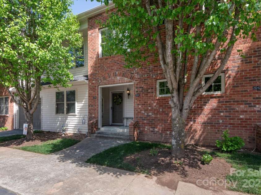 252 Unit F Wash Creek Drive, Hendersonville, NC 28739.  MLS# CAR4243596, YatesRealty ID 19031. 