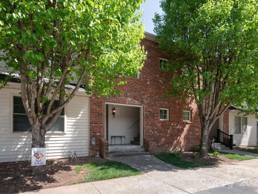 252 Unit F Wash Creek Drive, Hendersonville, NC 28739.  MLS# CAR4243596, YatesRealty ID 19031. 