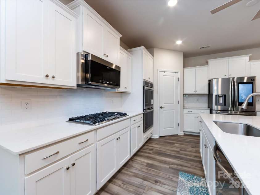 3199 Windhaven Lane, Tega Cay, SC 29708.  MLS# CAR4250667, YatesRealty ID 19032. Gorgeous Gourmet Kitchen