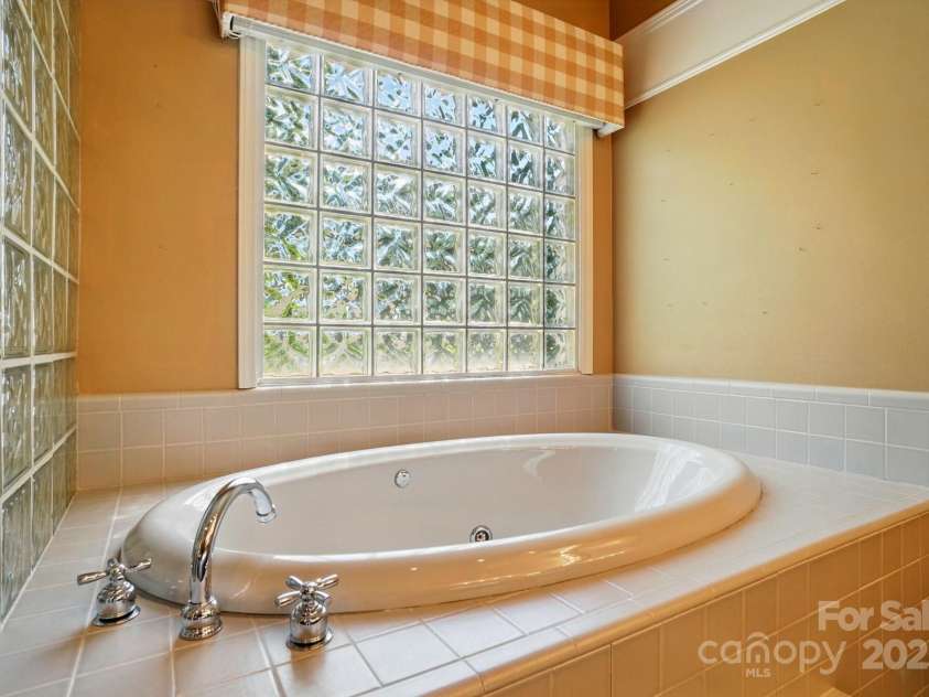 1295 Patterson Street, China Grove, NC 28023.  MLS# CAR4257522, YatesRealty ID 19033. Jetted Garden Tub