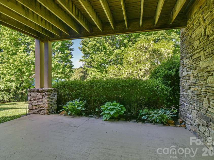 52 Mandolin Drive, Black Mountain, NC 28711.  MLS# CAR4377547, YatesRealty ID 19033. Ground Level Patio