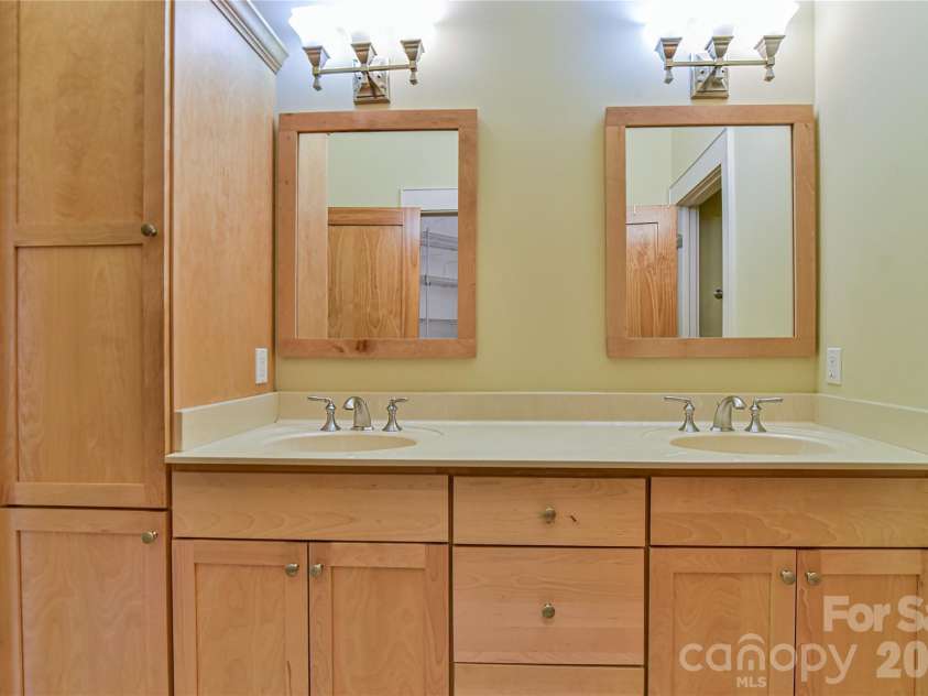 52 Mandolin Drive, Black Mountain, NC 28711.  MLS# CAR4377547, YatesRealty ID 19033. Primary En Suite Double Vanity