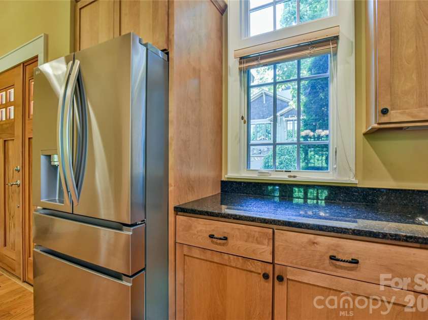 52 Mandolin Drive, Black Mountain, NC 28711.  MLS# CAR4377547, YatesRealty ID 19033. WOW!! What a FANTASTIC REFRIGERATOR!!!!