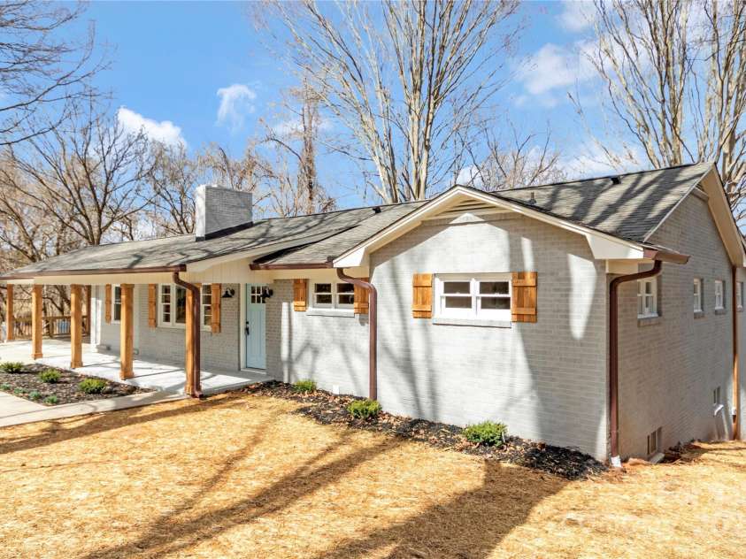 334 Country Lane, Mocksville, NC 27028.  MLS# CAR4234267, YatesRealty ID 19035. 