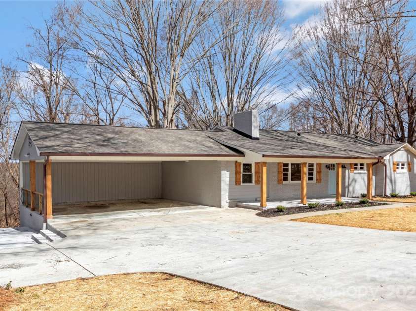 334 Country Lane, Mocksville, NC 27028.  MLS# CAR4234267, YatesRealty ID 19035. 