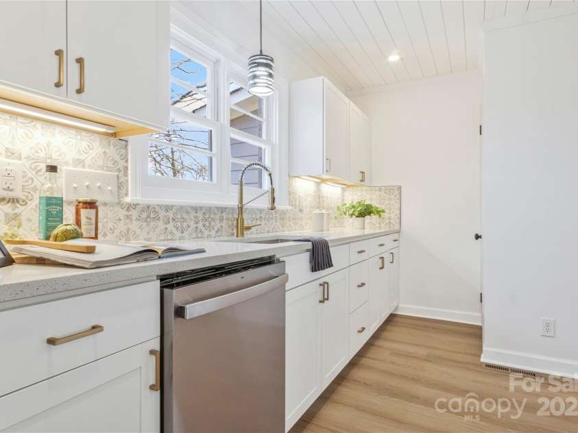 334 Country Lane, Mocksville, NC 27028.  MLS# CAR4234267, YatesRealty ID 19035. 