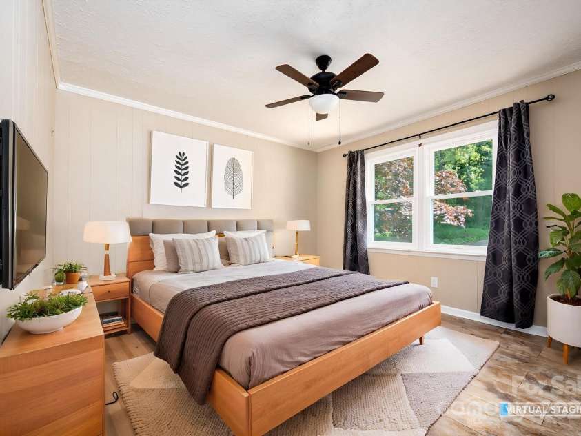 124 Pinehurst Drive, Hendersonville, NC 28792.  MLS# CAR4223806, YatesRealty ID 19037. 