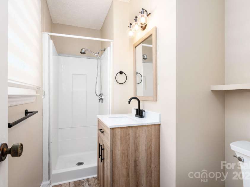 124 Pinehurst Drive, Hendersonville, NC 28792.  MLS# CAR4223806, YatesRealty ID 19037. 