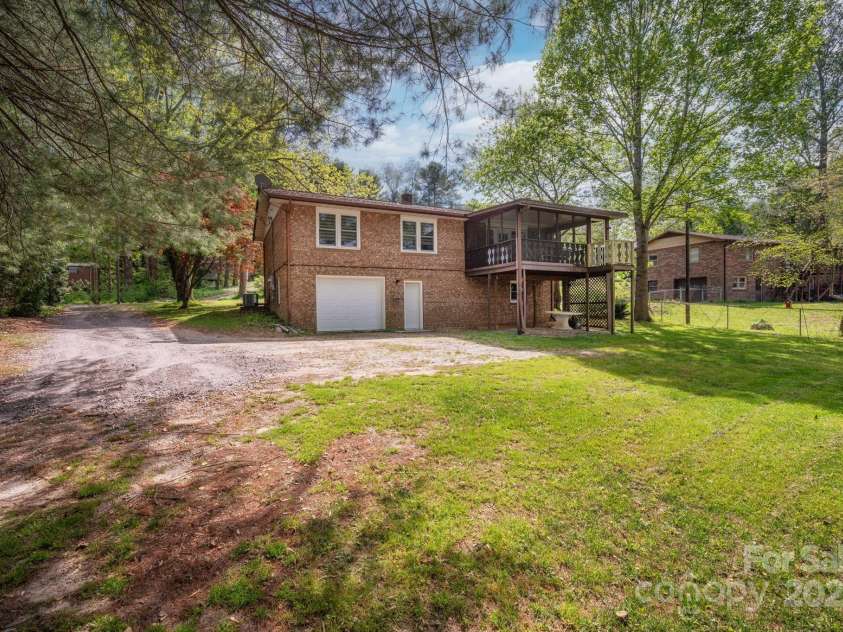 124 Pinehurst Drive, Hendersonville, NC 28792.  MLS# CAR4223806, YatesRealty ID 19037. 