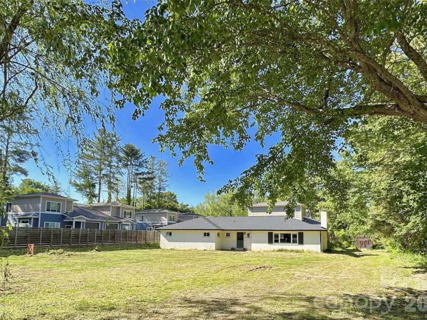 402 Blue Ridge Road, Black Mountain, NC 28711.  MLS# CAR4377771, YatesRealty ID 19037. 