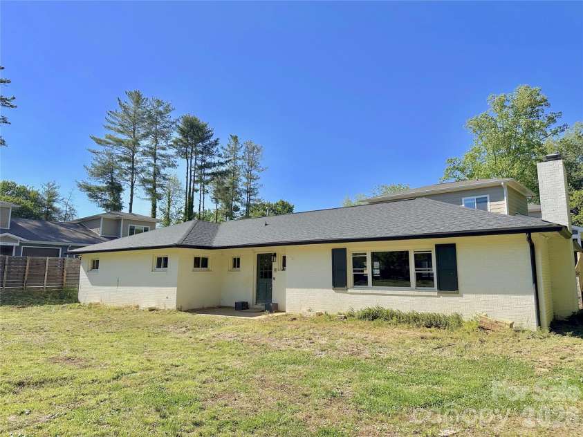 402 Blue Ridge Road, Black Mountain, NC 28711.  MLS# CAR4377771, YatesRealty ID 19037. 