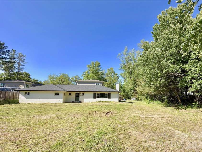 402 Blue Ridge Road, Black Mountain, NC 28711.  MLS# CAR4377771, YatesRealty ID 19037. 