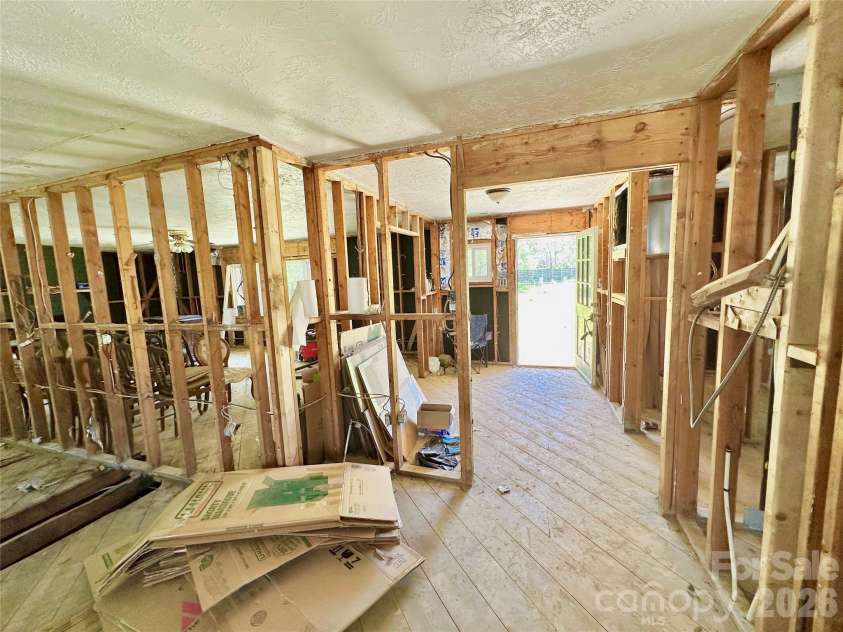 402 Blue Ridge Road, Black Mountain, NC 28711.  MLS# CAR4377771, YatesRealty ID 19037. Entryway