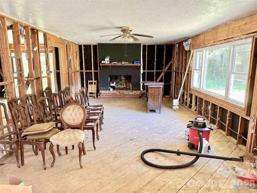 402 Blue Ridge Road, Black Mountain, NC 28711.  MLS# CAR4377771, YatesRealty ID 19037. Living Room