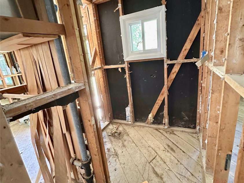 402 Blue Ridge Road, Black Mountain, NC 28711.  MLS# CAR4377771, YatesRealty ID 19037. Powder Room