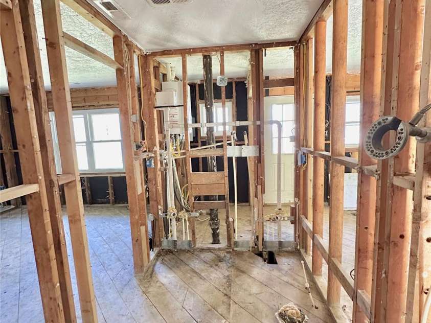 402 Blue Ridge Road, Black Mountain, NC 28711.  MLS# CAR4377771, YatesRealty ID 19037. Primary Bathroom