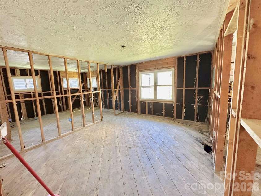 402 Blue Ridge Road, Black Mountain, NC 28711.  MLS# CAR4377771, YatesRealty ID 19037. Primary Bedroom