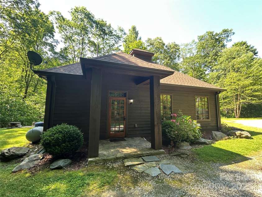 1012 Alarka Highlands Drive, Bryson City, NC 28713.  MLS# CAR4269660, YatesRealty ID 19038. 