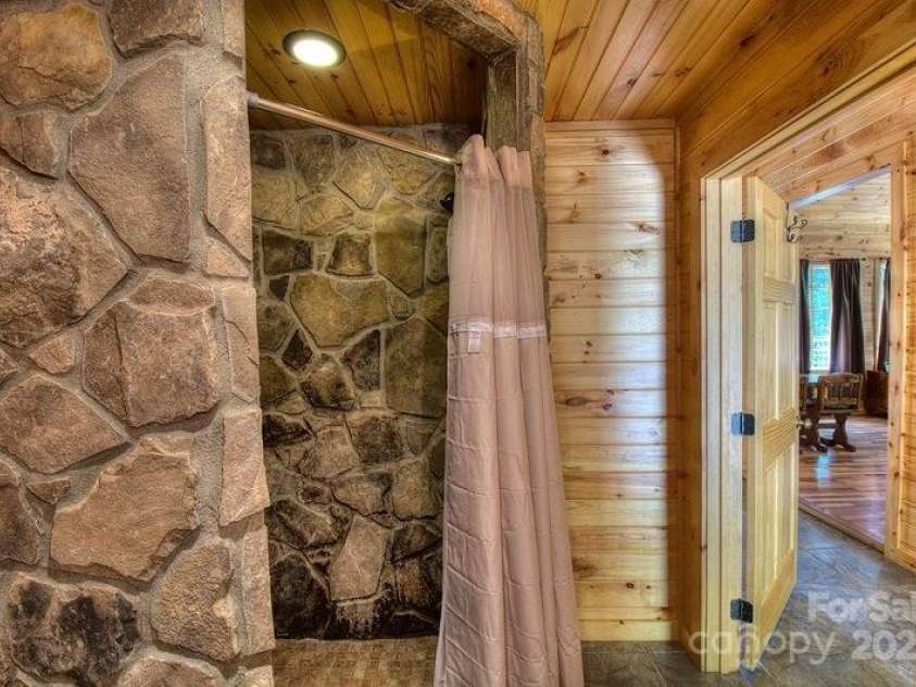 1012 Alarka Highlands Drive, Bryson City, NC 28713.  MLS# CAR4269660, YatesRealty ID 19038. 