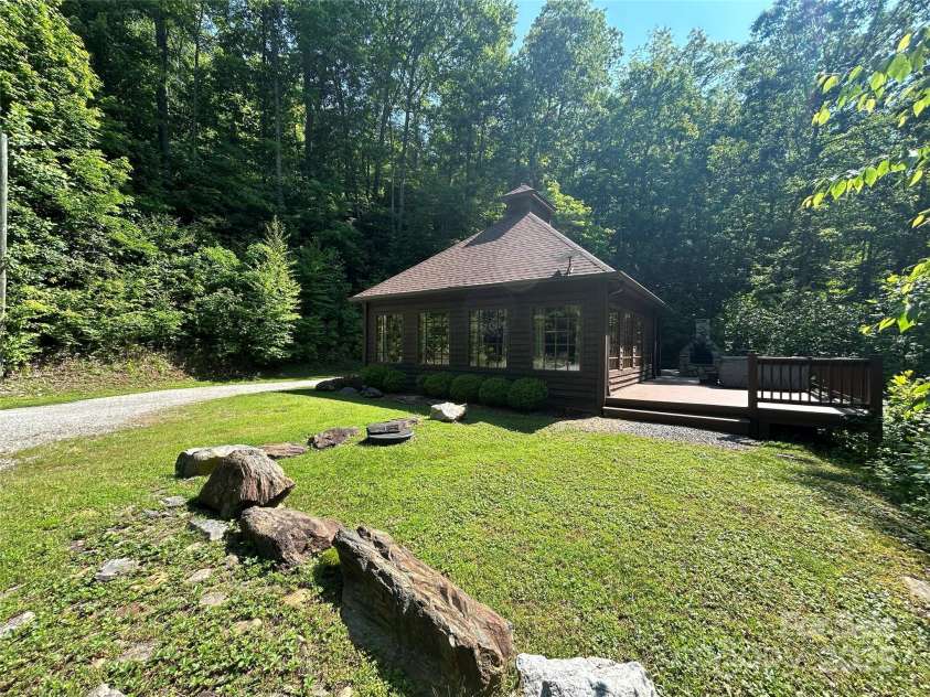 1012 Alarka Highlands Drive, Bryson City, NC 28713.  MLS# CAR4269660, YatesRealty ID 19038. 