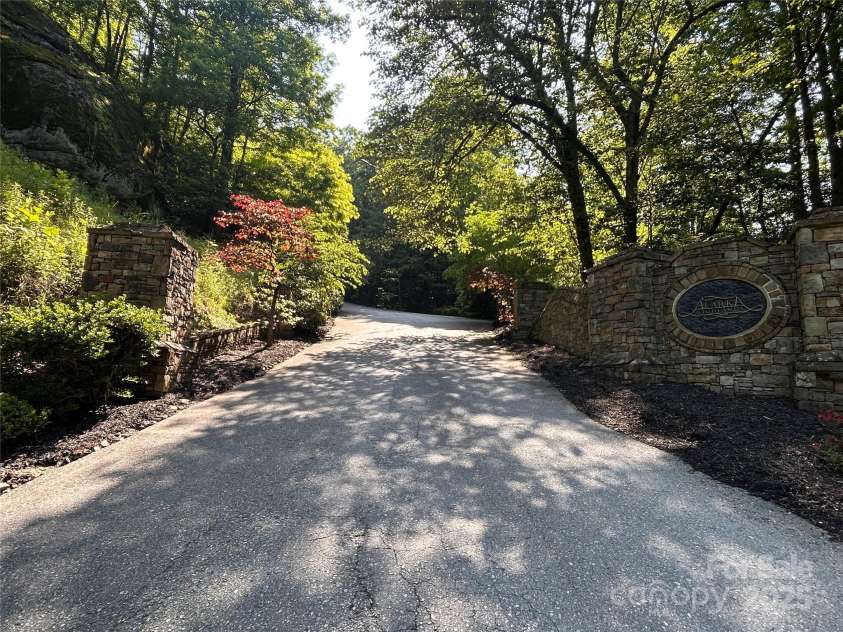 1012 Alarka Highlands Drive, Bryson City, NC 28713.  MLS# CAR4269660, YatesRealty ID 19038. 