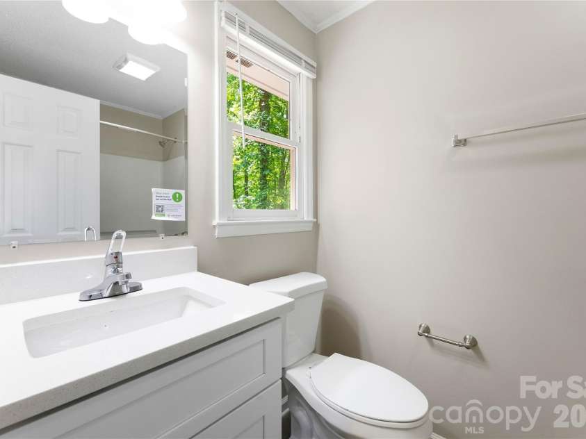 8200 Chrisbry Lane, Charlotte, NC 28215.  MLS# CAR4378868, YatesRealty ID 19038. 
