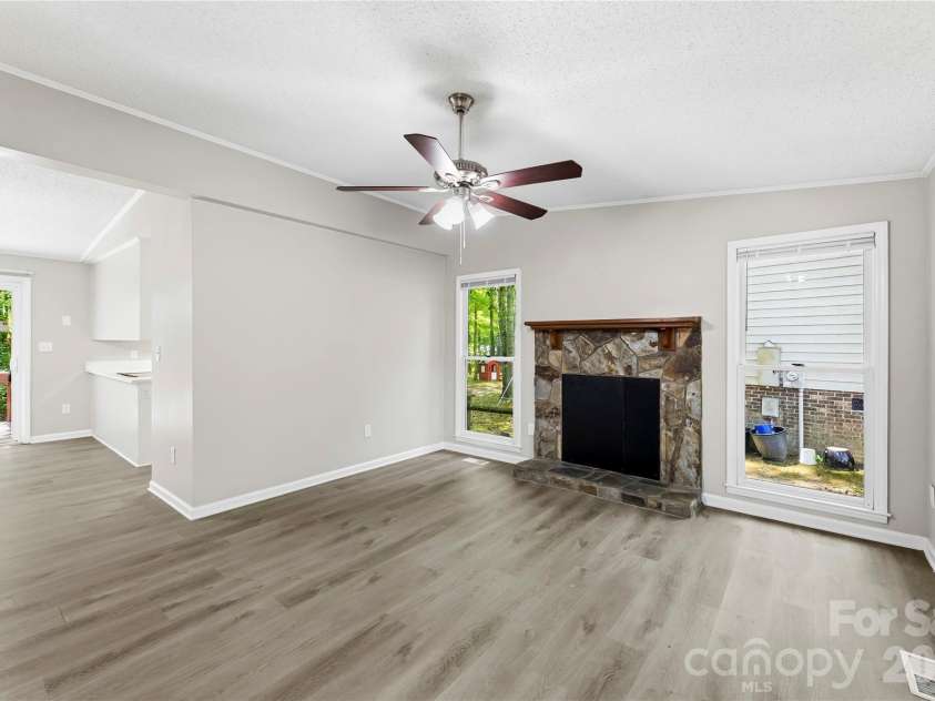 8200 Chrisbry Lane, Charlotte, NC 28215.  MLS# CAR4378868, YatesRealty ID 19038. 