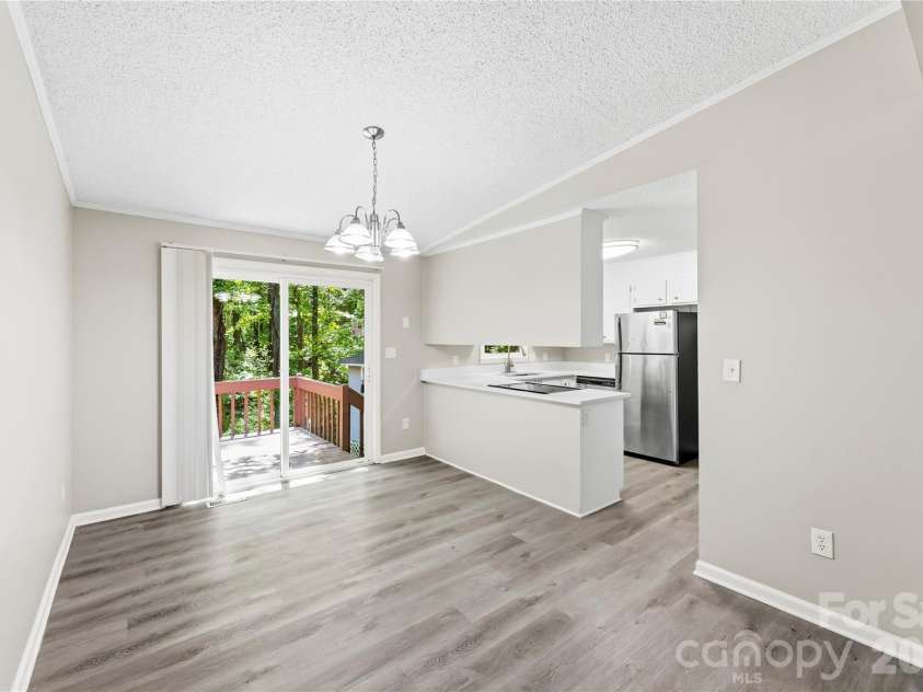 8200 Chrisbry Lane, Charlotte, NC 28215.  MLS# CAR4378868, YatesRealty ID 19038. 