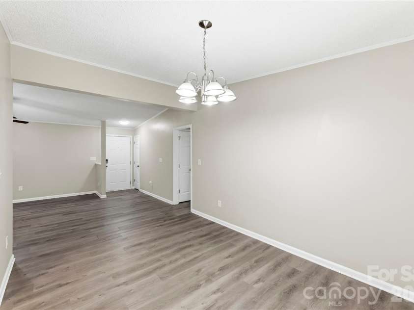 8200 Chrisbry Lane, Charlotte, NC 28215.  MLS# CAR4378868, YatesRealty ID 19038. 