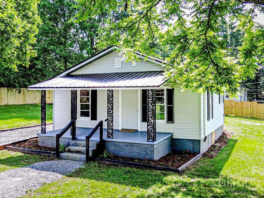 106 Cedar Street, Spindale, NC 28160.  MLS# CAR4269674, YatesRealty ID 19039. 