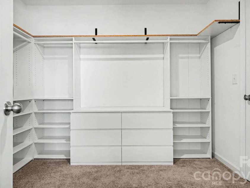 178 Wickham Court, Clemmons, NC 27012.  MLS# CAR4378950, YatesRealty ID 19039. Huge primary closet