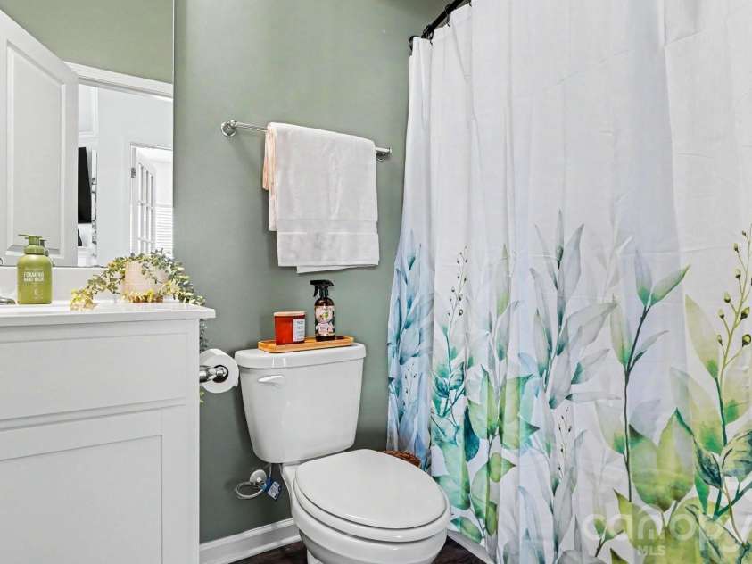 178 Wickham Court, Clemmons, NC 27012.  MLS# CAR4378950, YatesRealty ID 19039. Main level bathroom