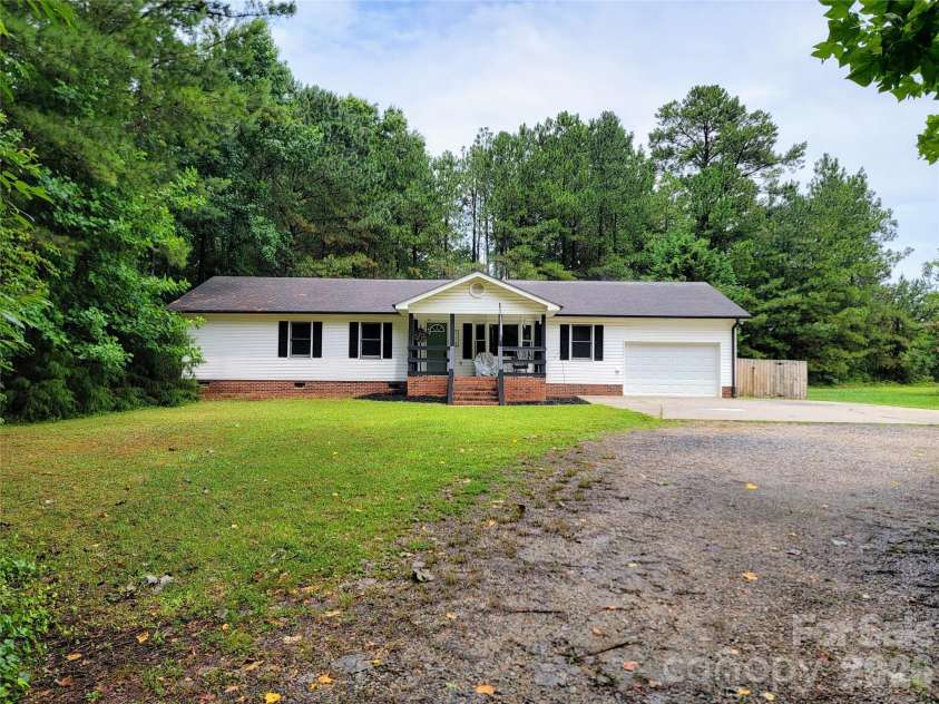 113 Tanager Drive, York, SC 29745.  MLS# CAR4320773, YatesRealty ID 1904. Front of home looks out at spacious yard and private drive