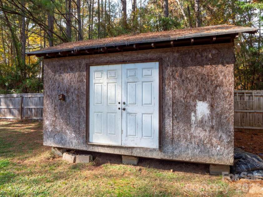 113 Tanager Drive, York, SC 29745.  MLS# CAR4320773, YatesRealty ID 1904. Shed inside fenced backyard
