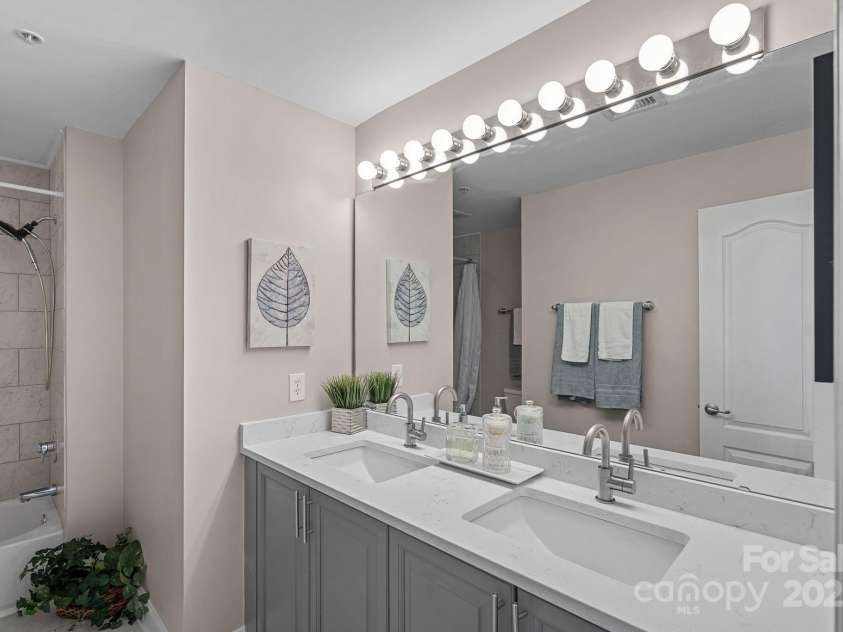 315 Arlington Avenue, Charlotte, NC 28203.  MLS# CAR4274452, YatesRealty ID 1904. 