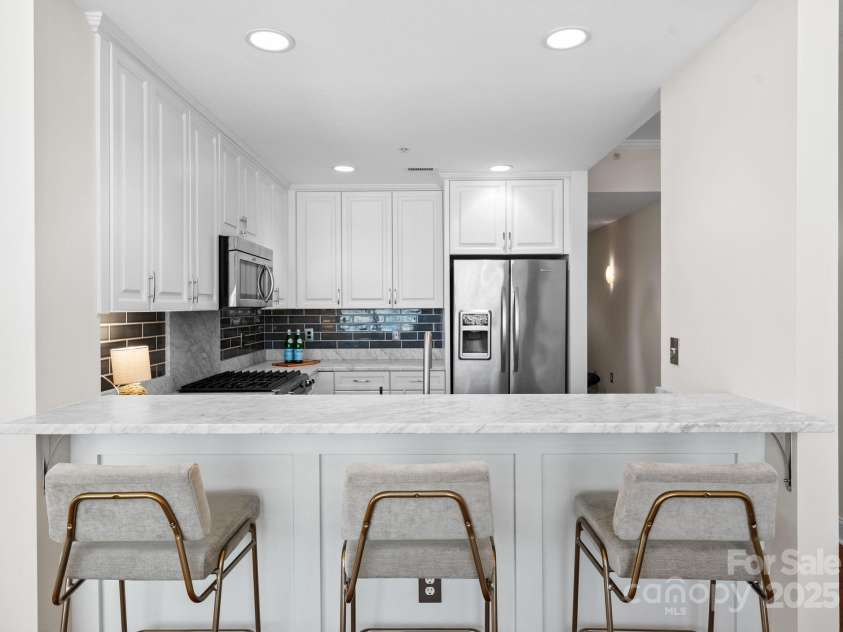 315 Arlington Avenue, Charlotte, NC 28203.  MLS# CAR4334361, YatesRealty ID 1904. Ample dining to entertain guest