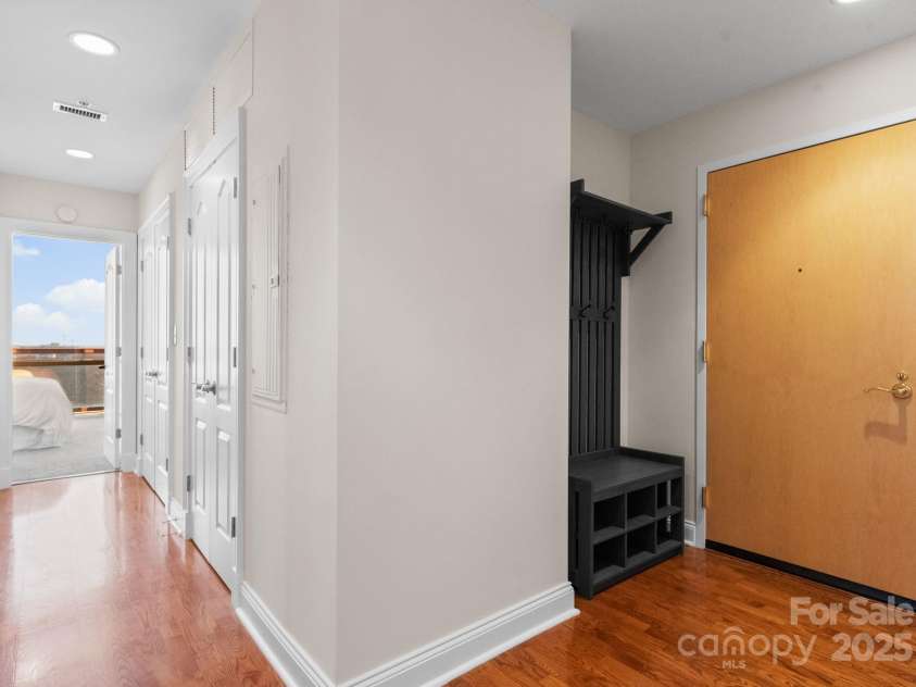 315 Arlington Avenue, Charlotte, NC 28203.  MLS# CAR4334361, YatesRealty ID 1904. Front entrance