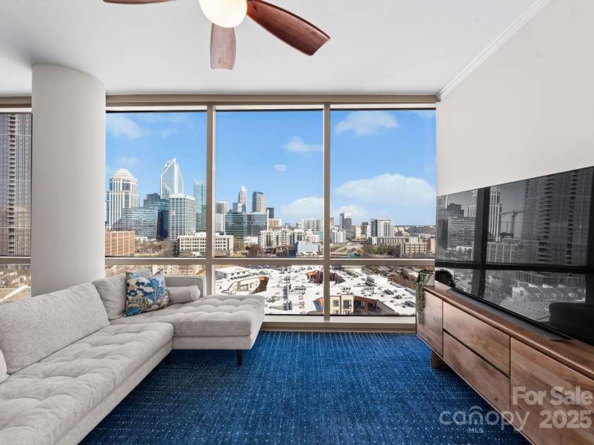 315 Arlington Avenue, Charlotte, NC 28203.  MLS# CAR4334361, YatesRealty ID 1904. Incredible city views from the 16th floor