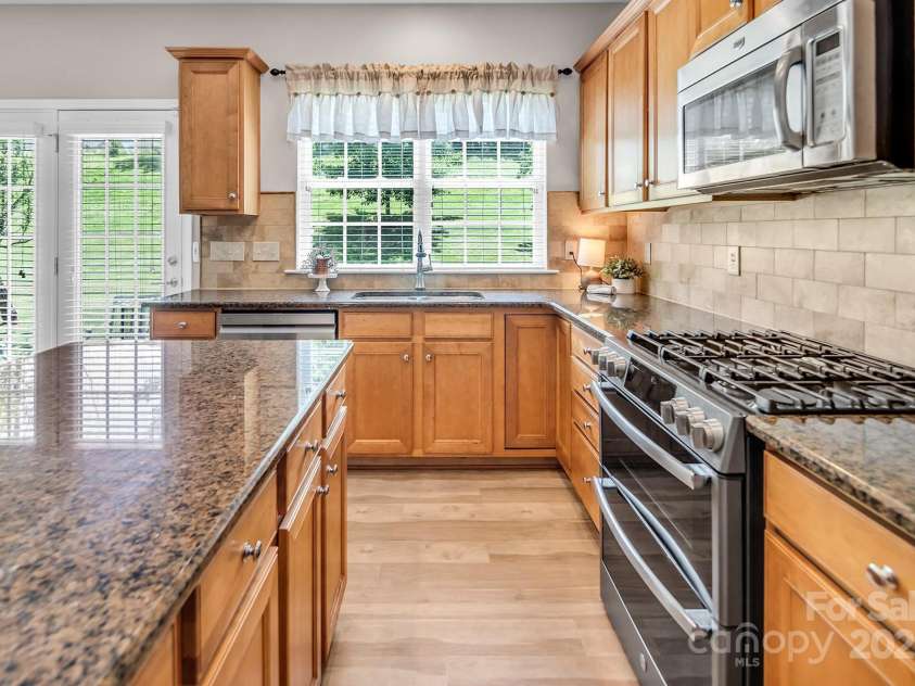 10792 Elsfield Avenue, Concord, NC 28027.  MLS# CAR4261572, YatesRealty ID 19040. Gas range and double oven below!