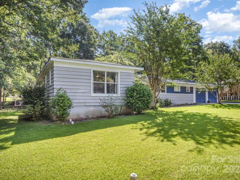 409 Edgewood Court, Lancaster, SC 29720.  MLS# CAR4266759, YatesRealty ID 19041. 
