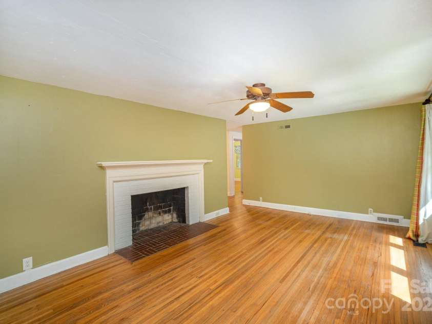 409 Edgewood Court, Lancaster, SC 29720.  MLS# CAR4266759, YatesRealty ID 19041. 