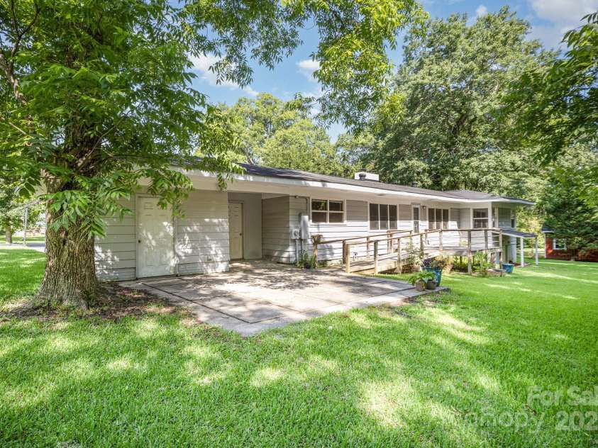 409 Edgewood Court, Lancaster, SC 29720.  MLS# CAR4266759, YatesRealty ID 19041. 
