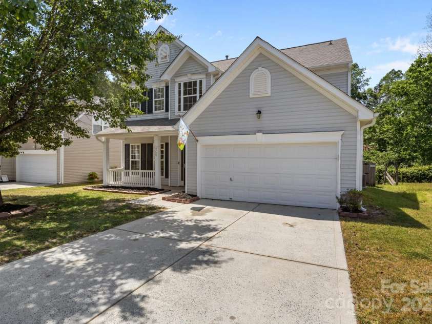 4729 Nijinsky Court, Charlotte, NC 28216.  MLS# CAR4254172, YatesRealty ID 19042. 
