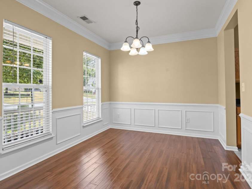 4729 Nijinsky Court, Charlotte, NC 28216.  MLS# CAR4254172, YatesRealty ID 19042. 